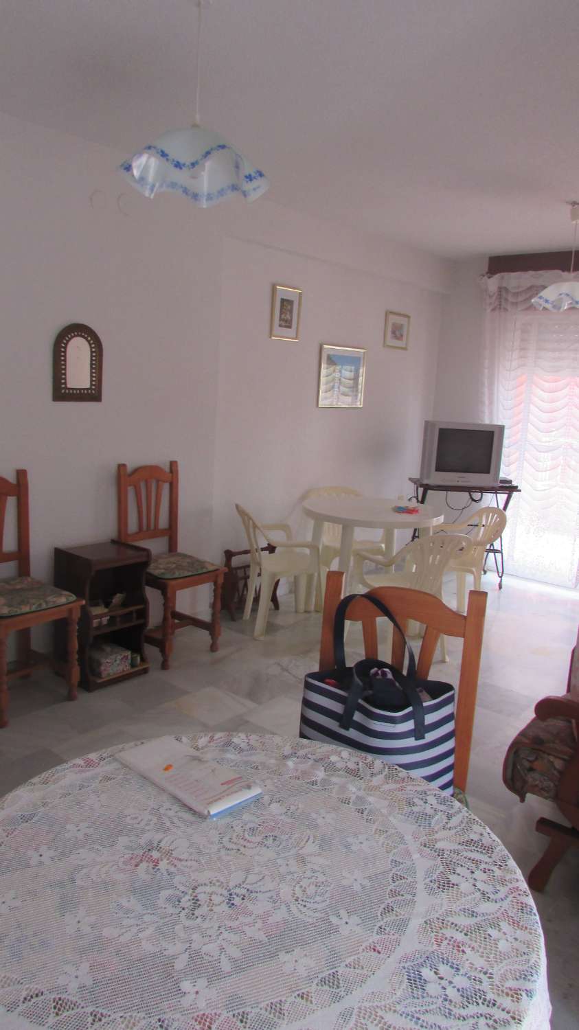 Apartment for sale in Calahonda, very bright and close to the beach