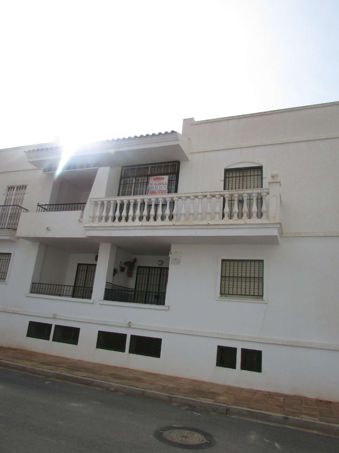 Schöne Wohnung ganz in der Nähe des Strandes in Urb Perla de Andalucia