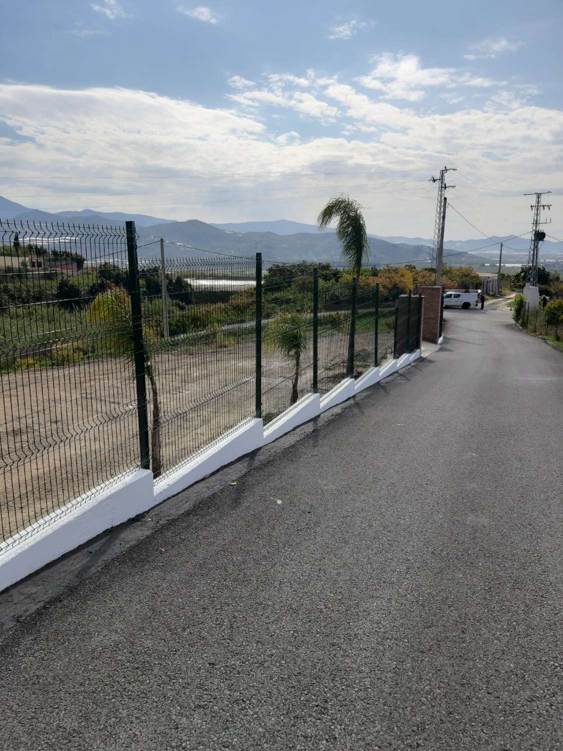 Estupenda finca de aguacates con casa-cortijo en Salobreña