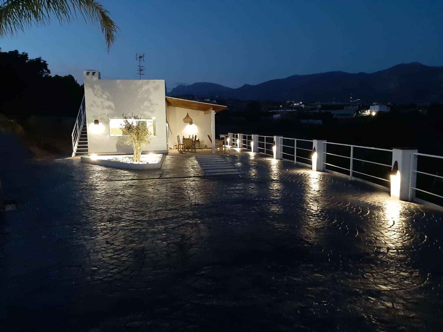 Estupenda finca de aguacates con casa-cortijo en Salobreña