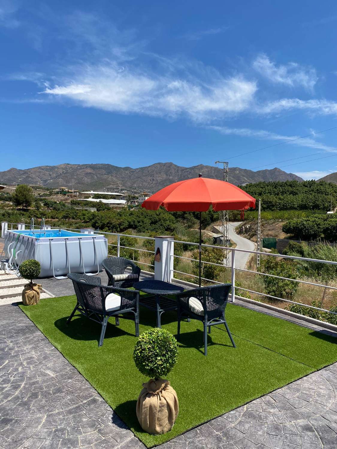 Estupenda finca de aguacates con casa-cortijo en Salobreña